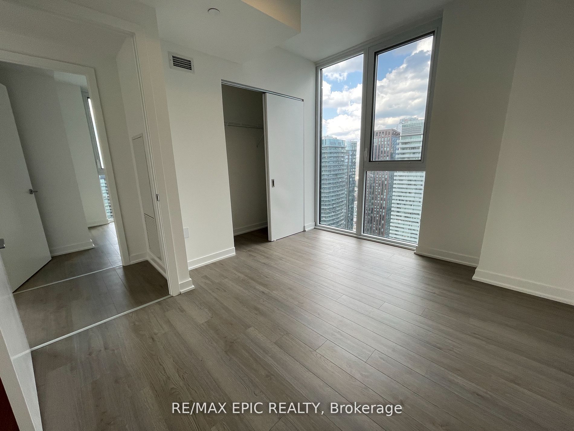 357 King Street W, #4003