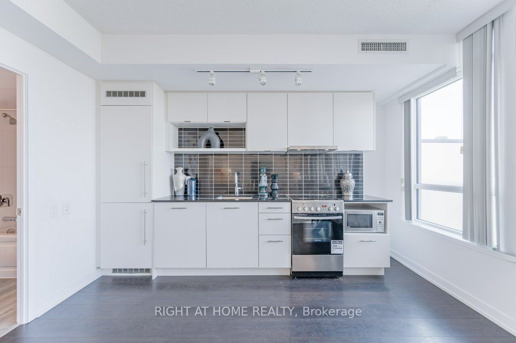 365 Church St, #1208