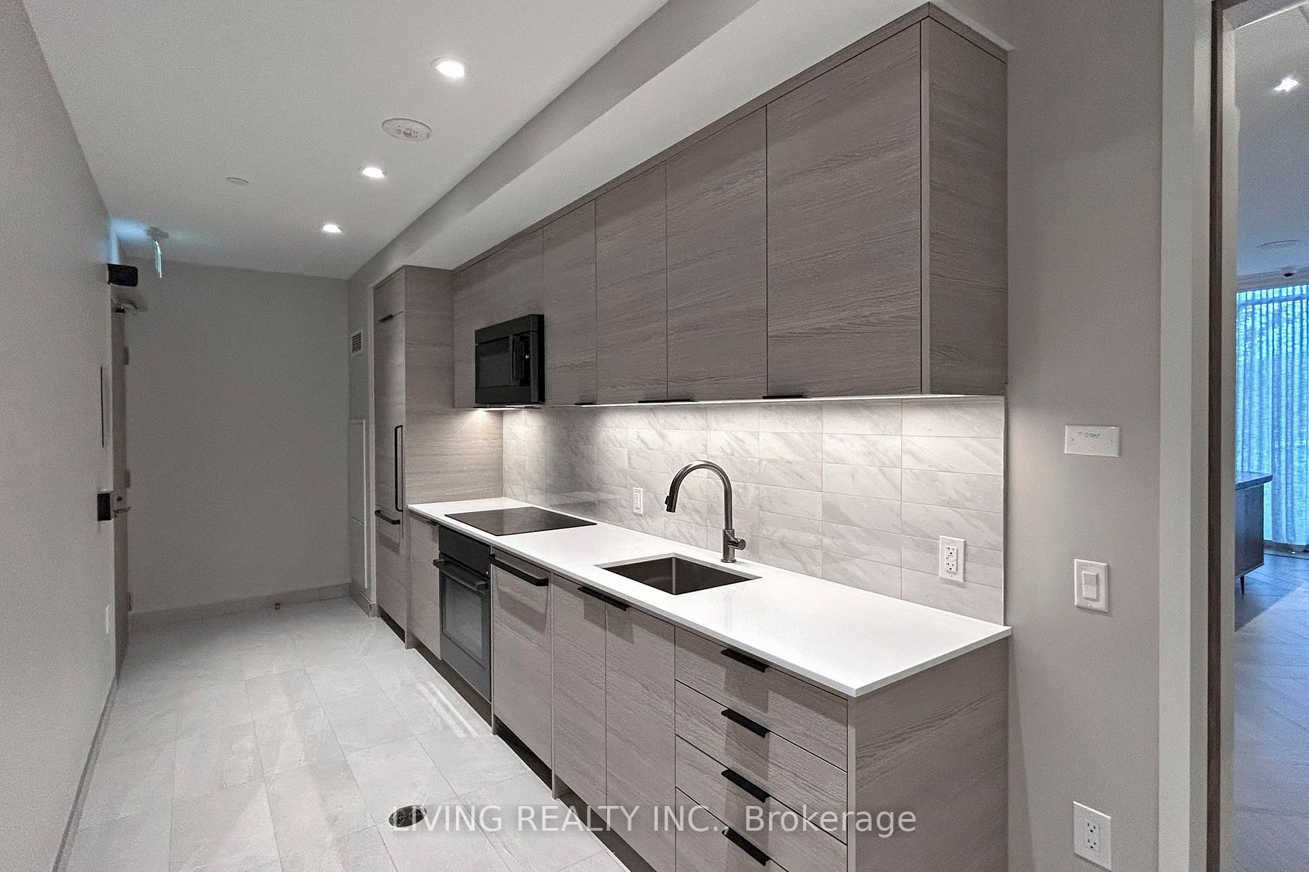 30 Inn On The Park Drive, #222