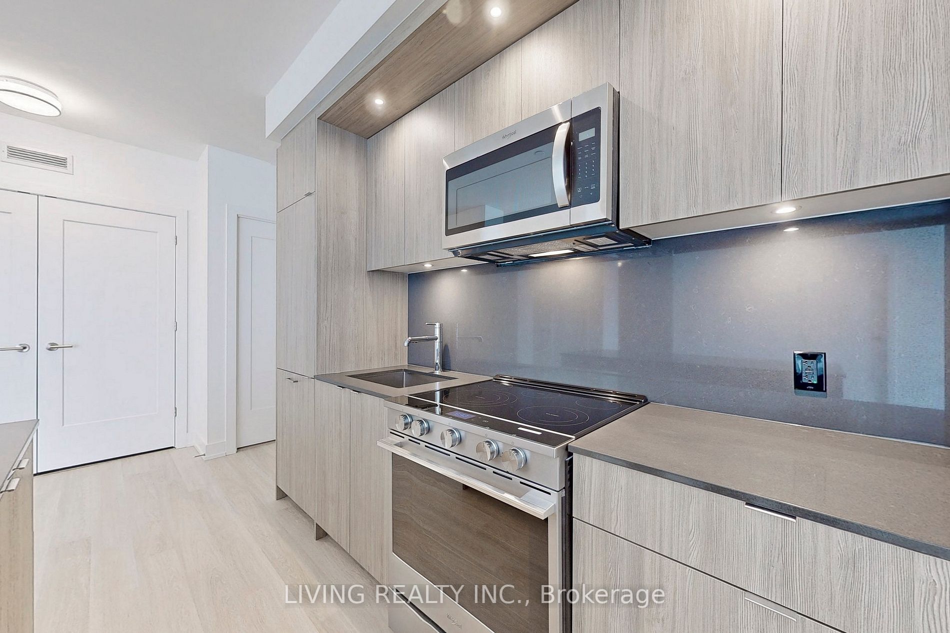 30 Inn On The Park Drive, #222