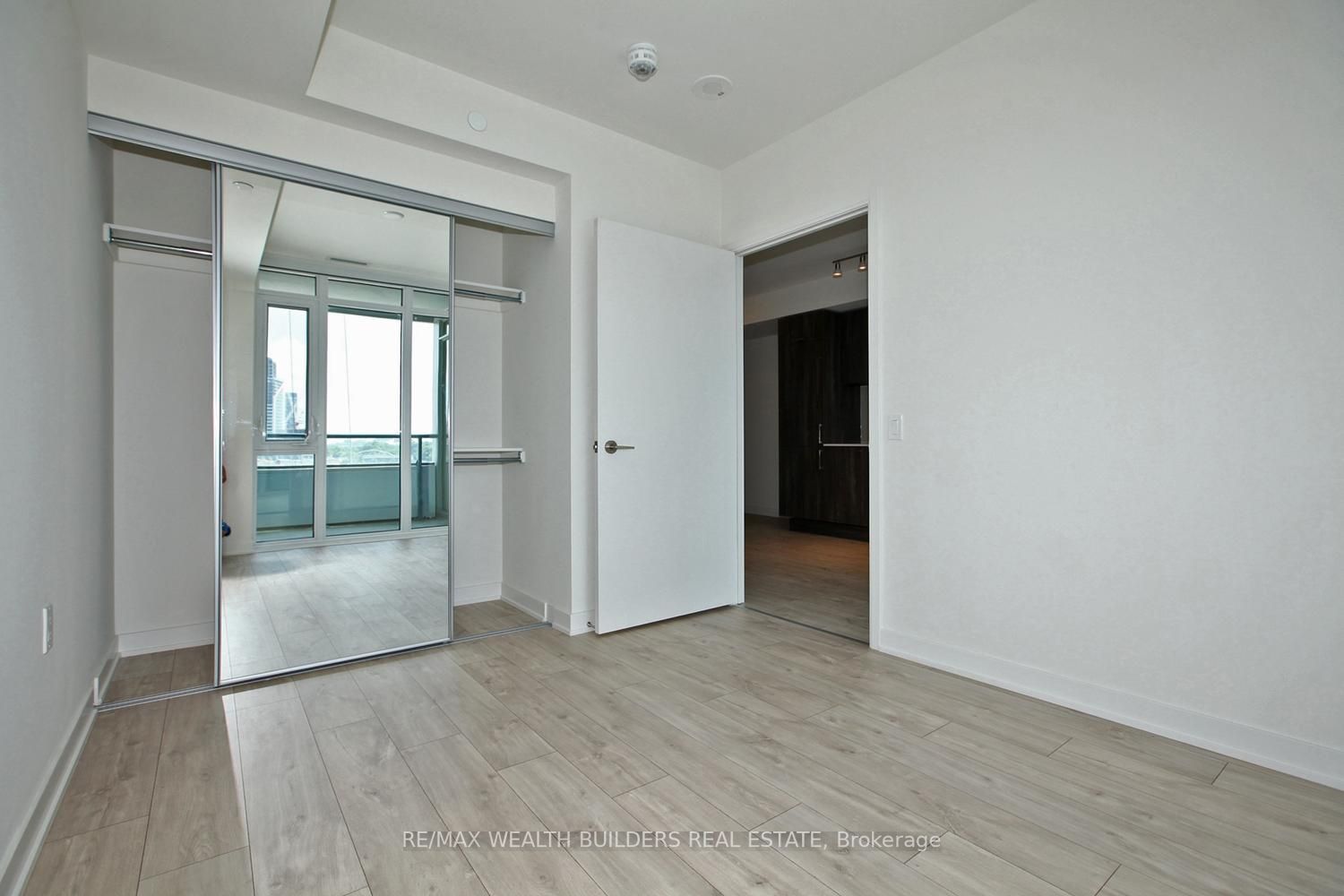27 Bathurst St, #514W