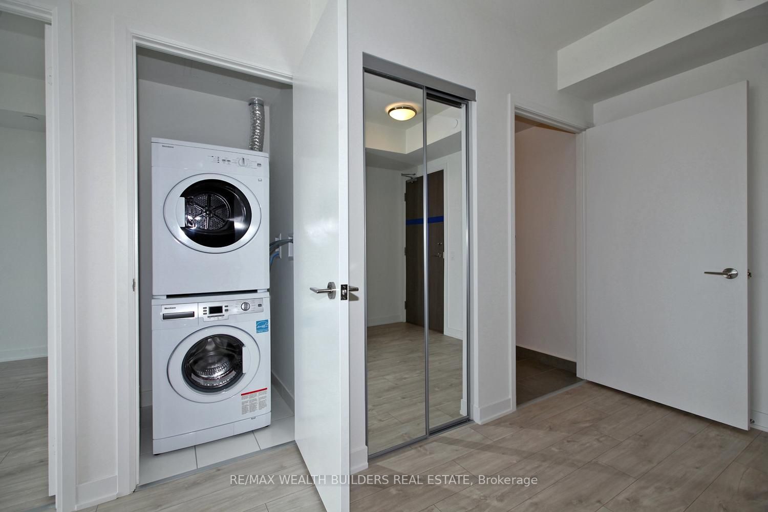 27 Bathurst St, #514W