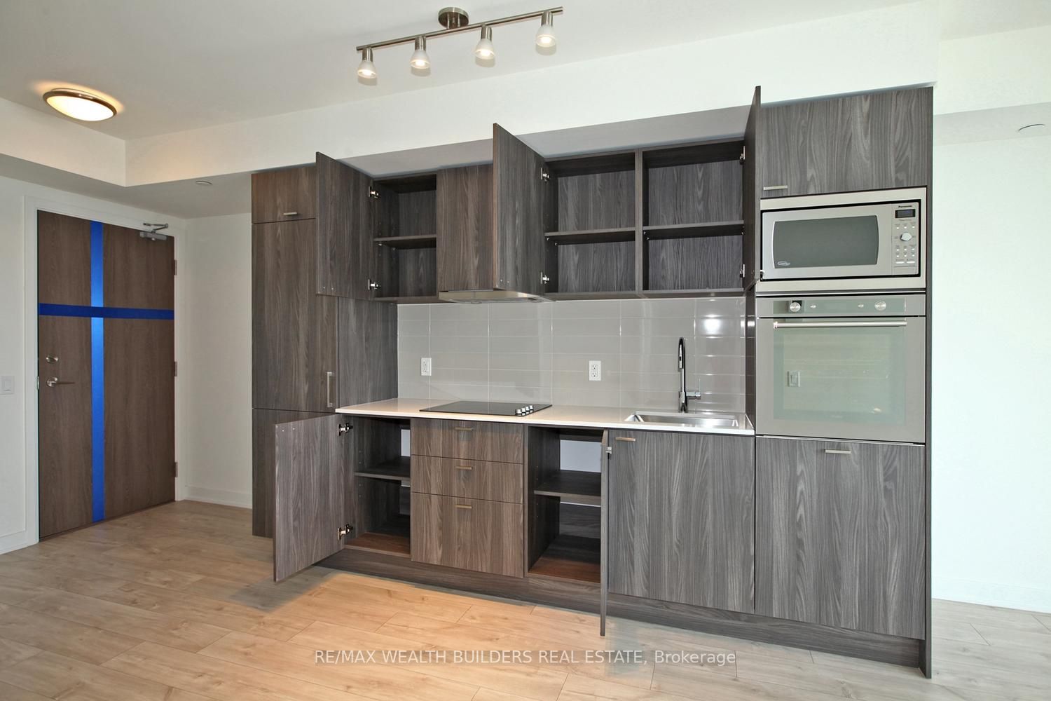 27 Bathurst St, #514W