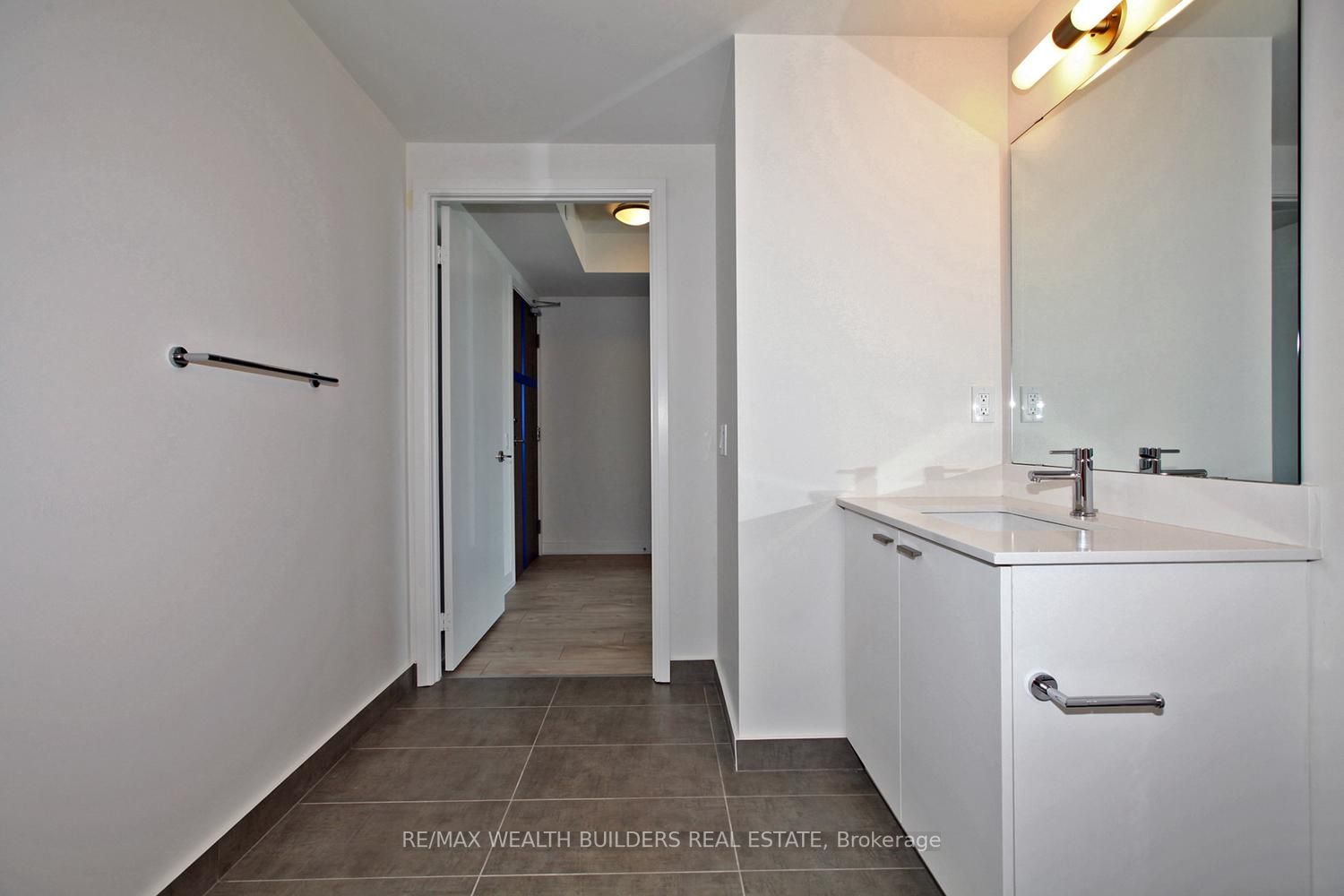 27 Bathurst St, #514W