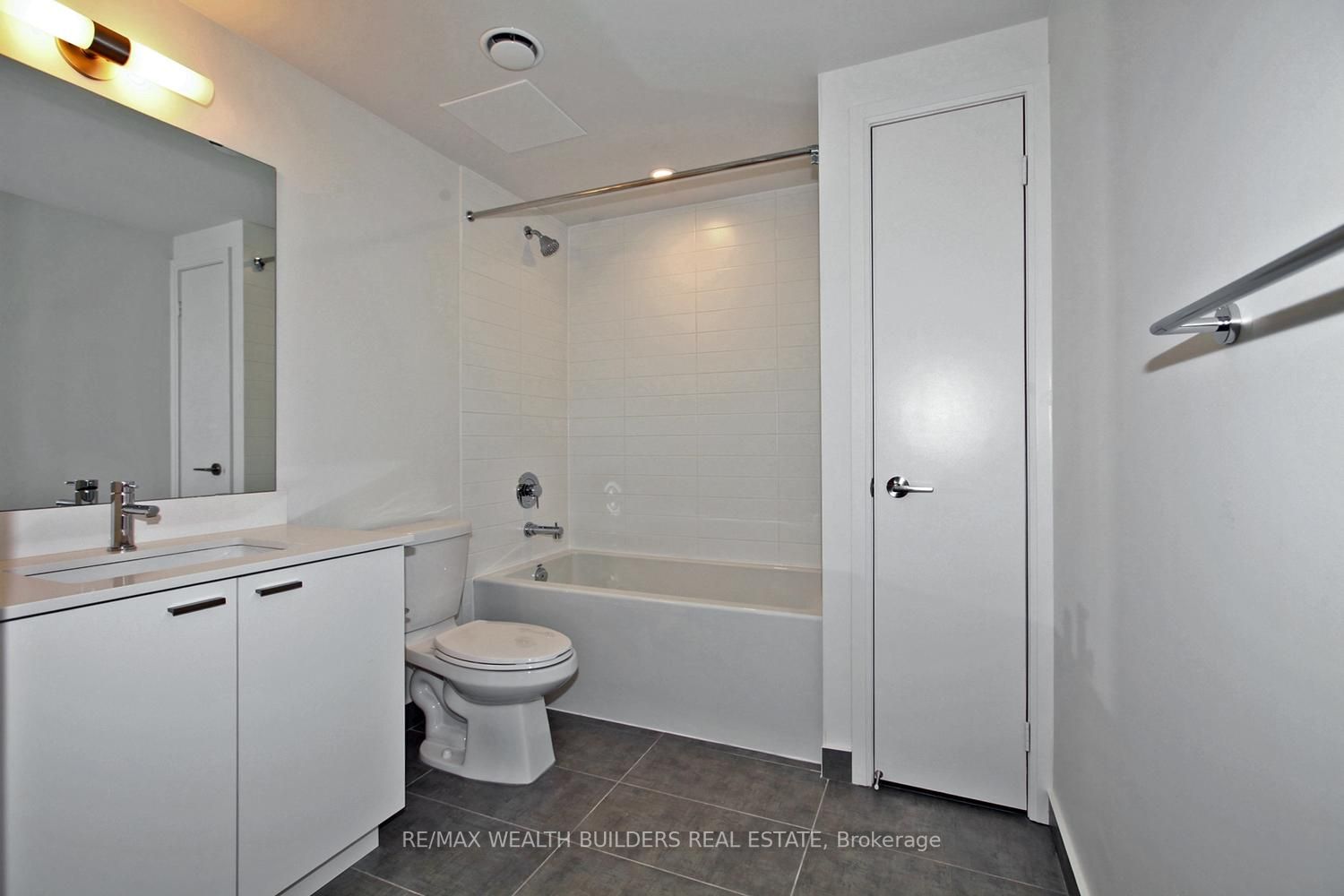 27 Bathurst St, #514W