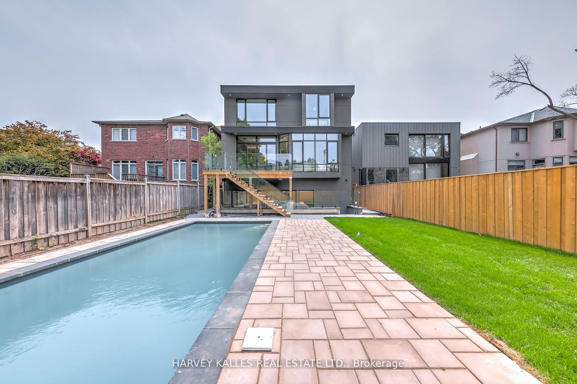 70 Dunblaine Ave