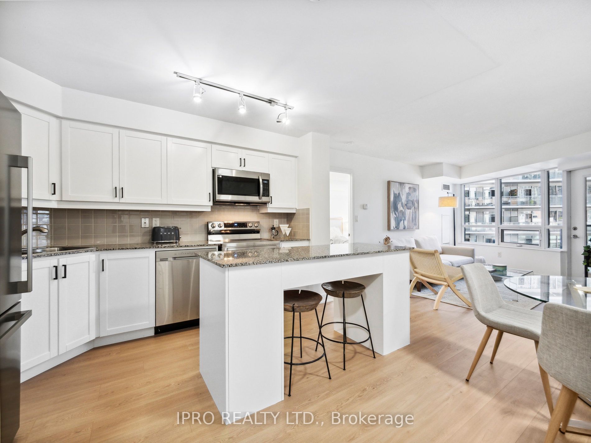 20 Blue Jays Way, #1601