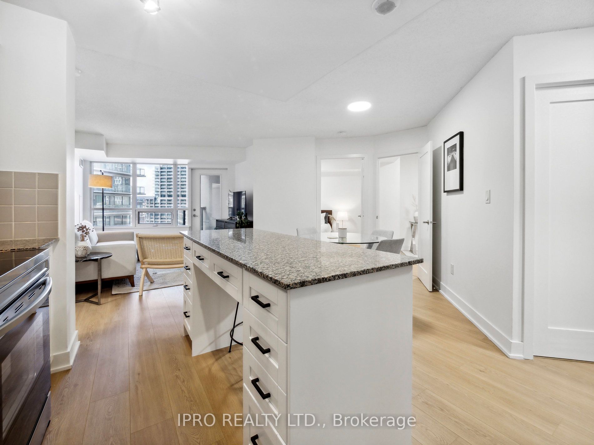 20 Blue Jays Way, #1601