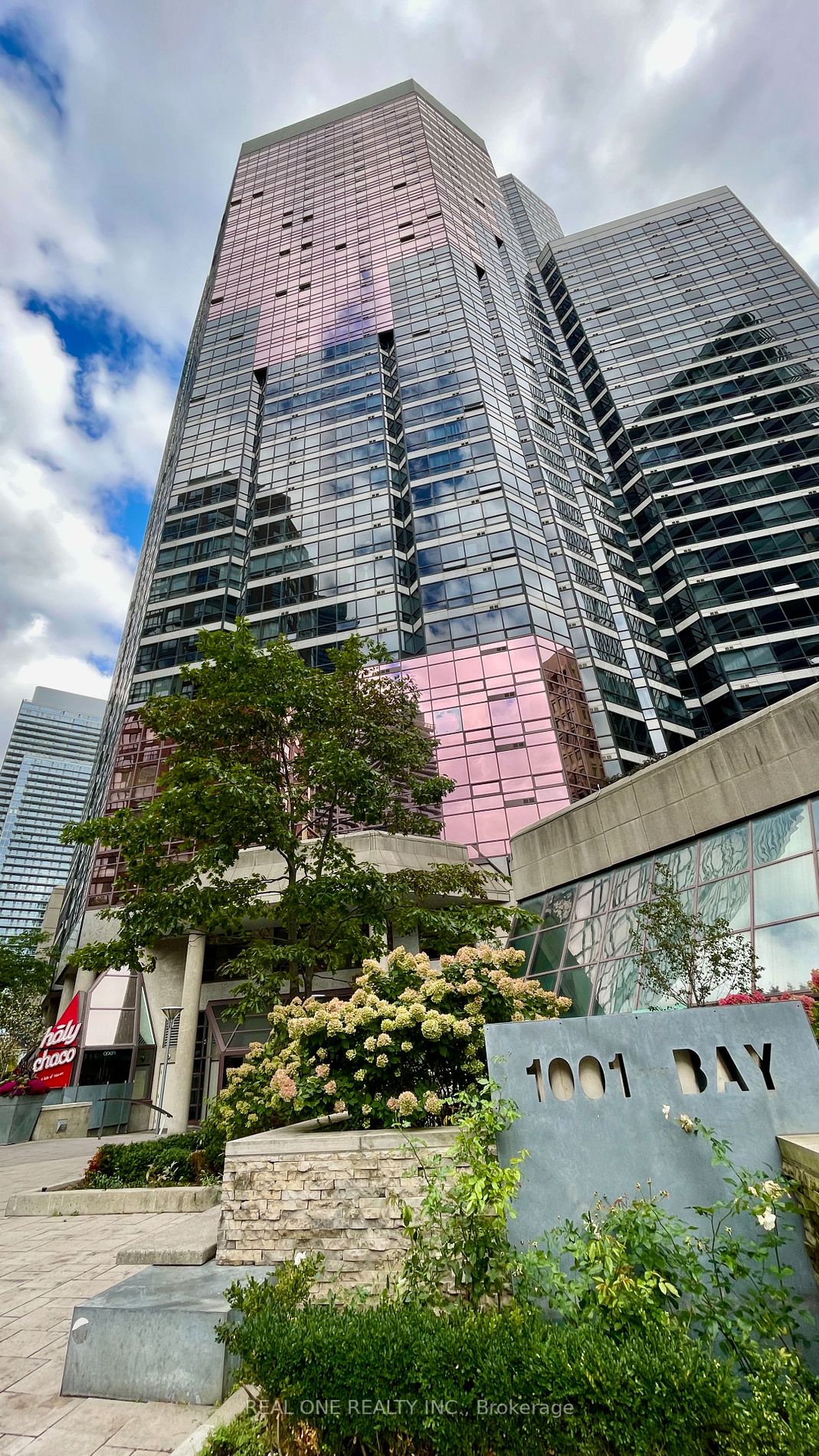1001 Bay St, #2517