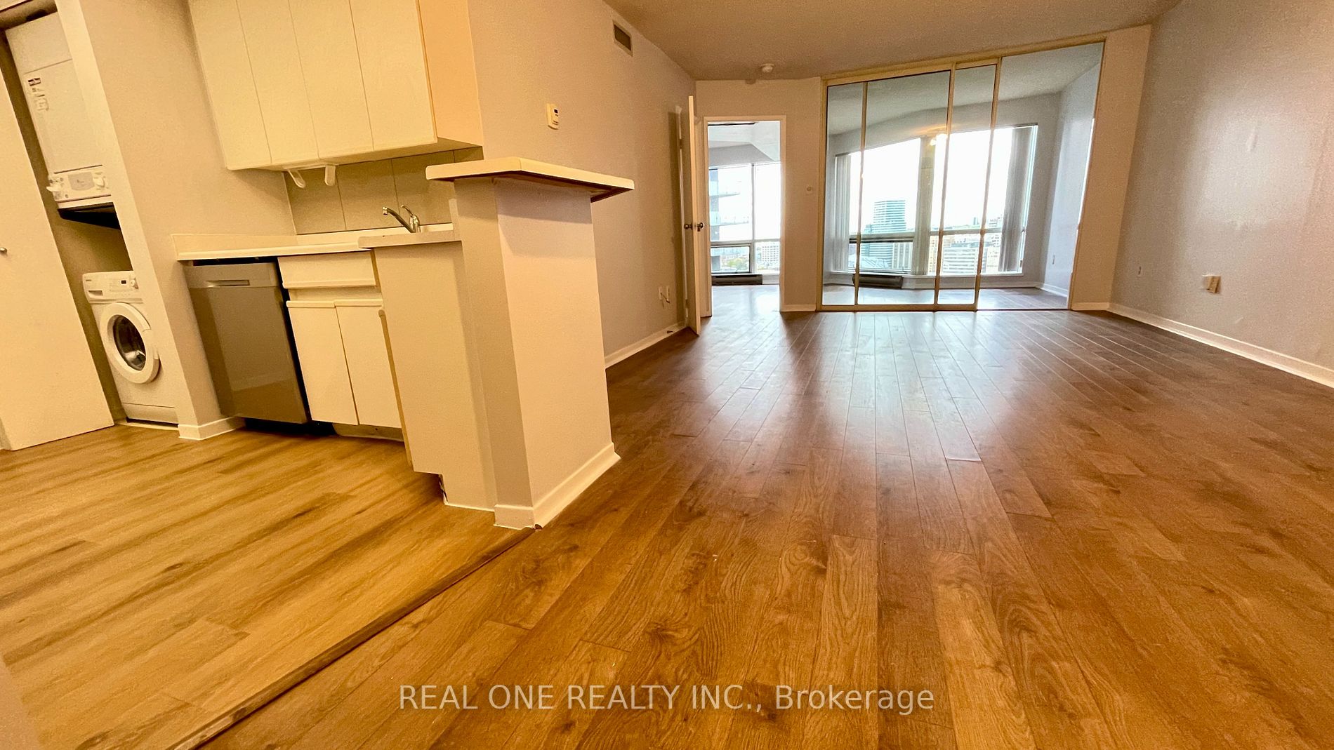 1001 Bay St, #2517
