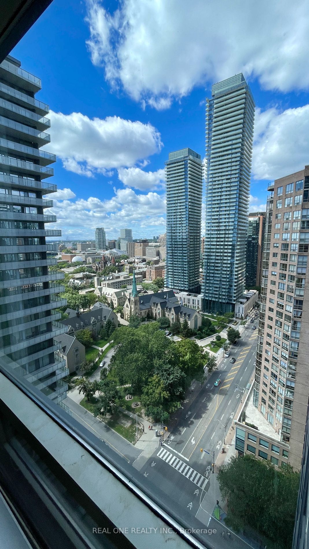 1001 Bay St, #2517