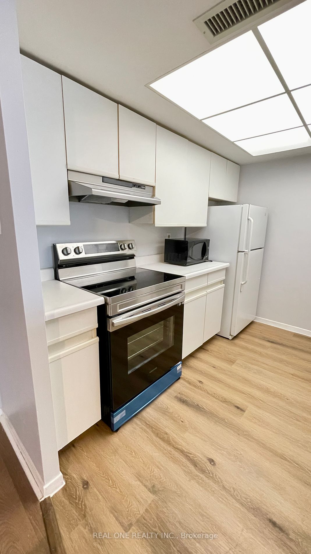 1001 Bay St, #2517