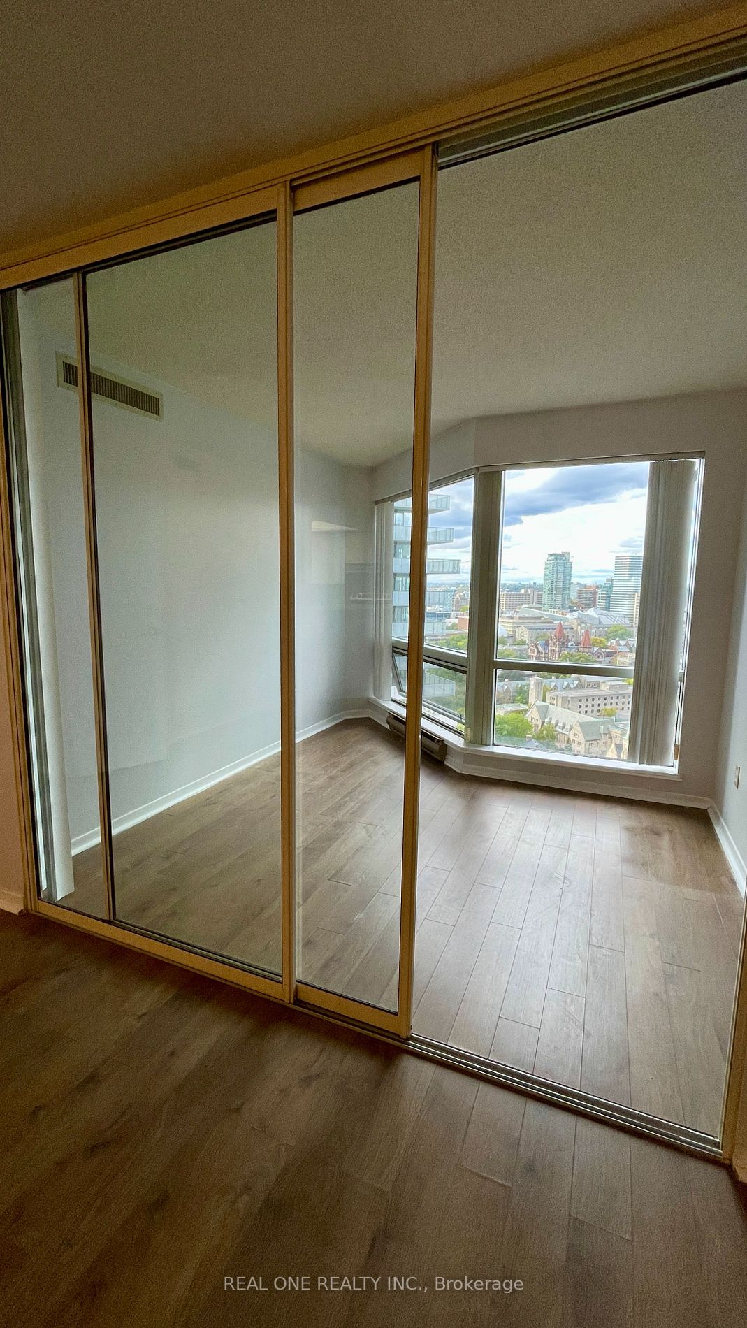 1001 Bay St, #2517