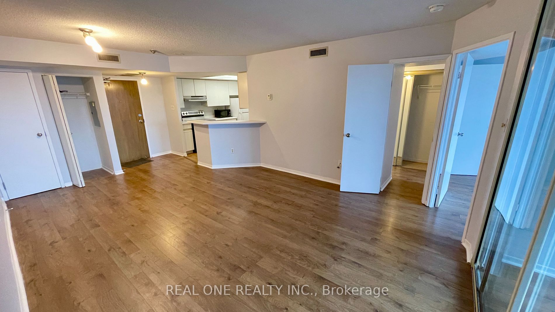 1001 Bay St, #2517
