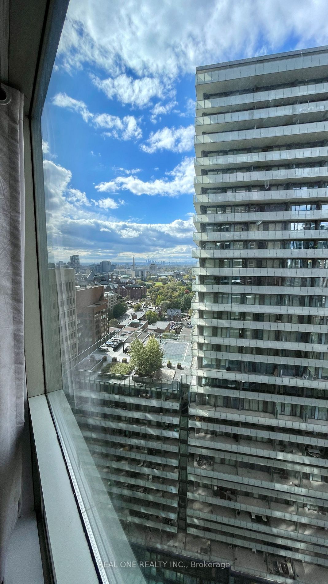 1001 Bay St, #2517