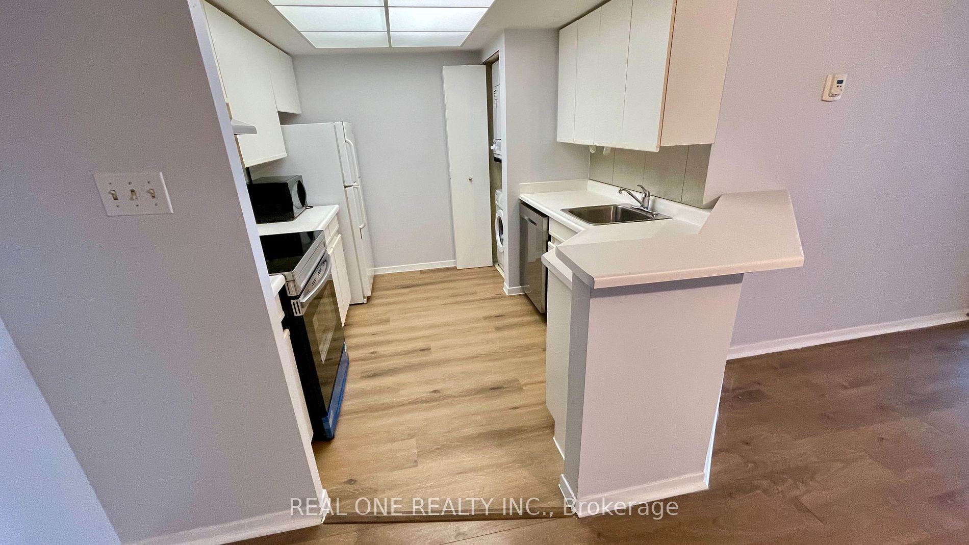 1001 Bay St, #2517
