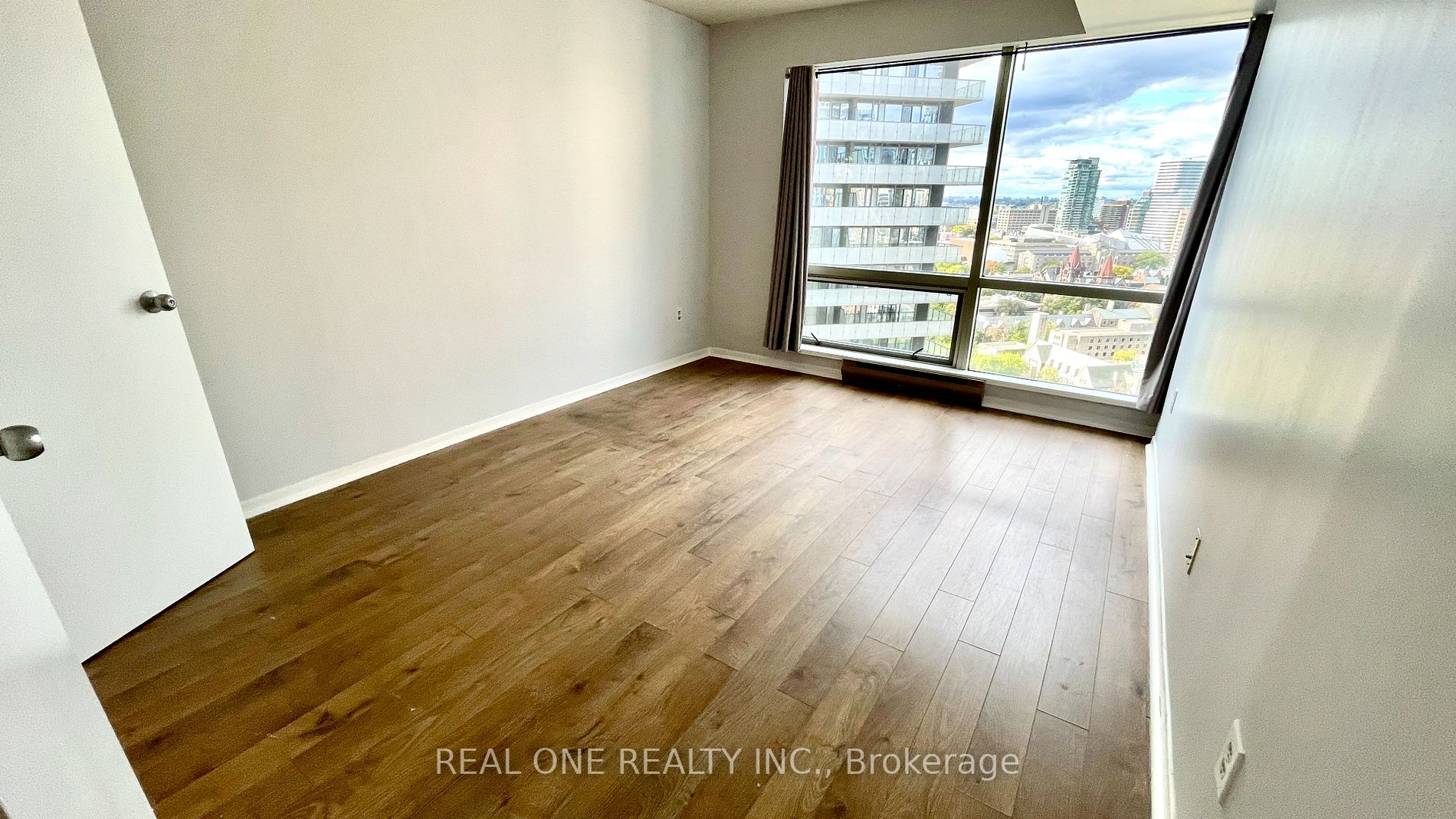 1001 Bay St, #2517