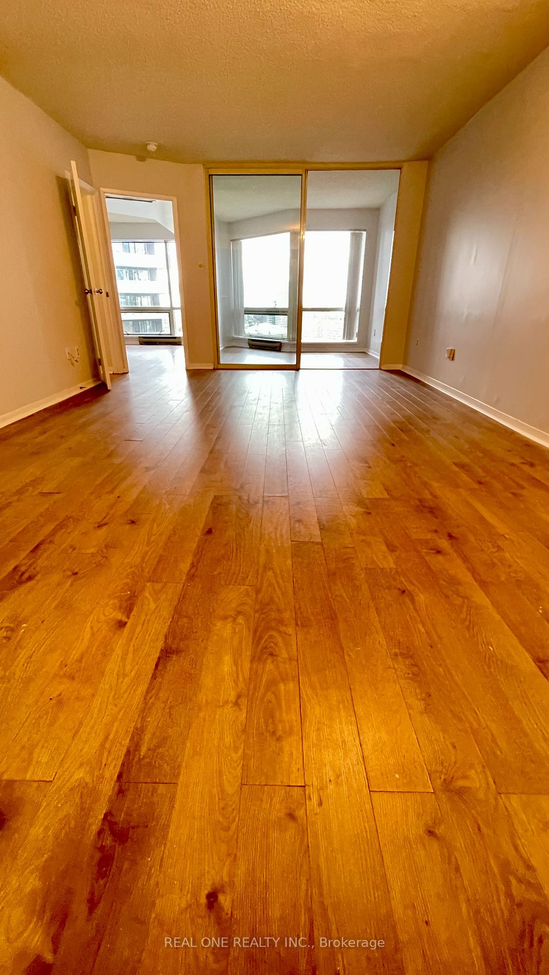 1001 Bay St, #2517