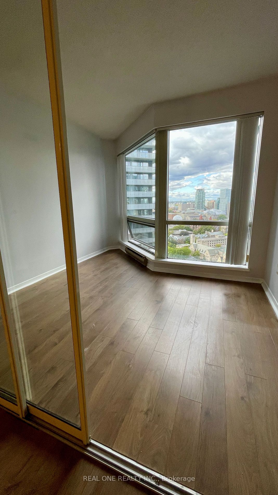 1001 Bay St, #2517
