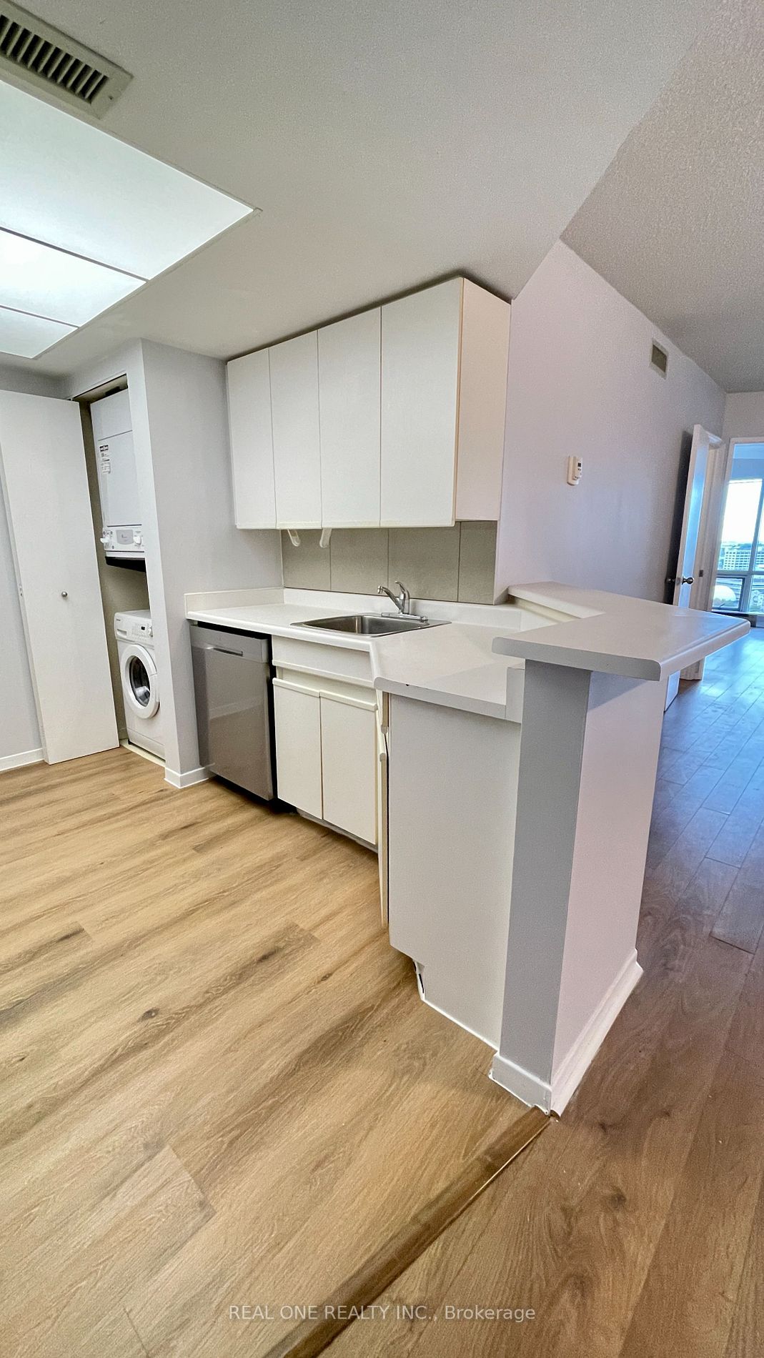 1001 Bay St, #2517