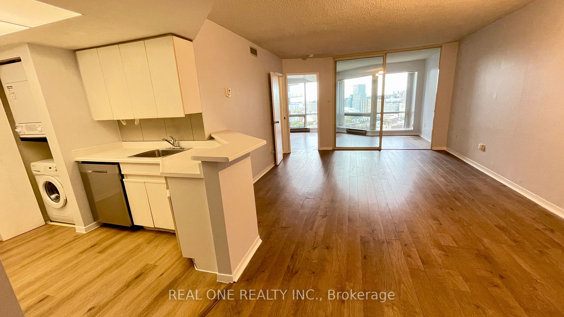 1001 Bay St, #2517