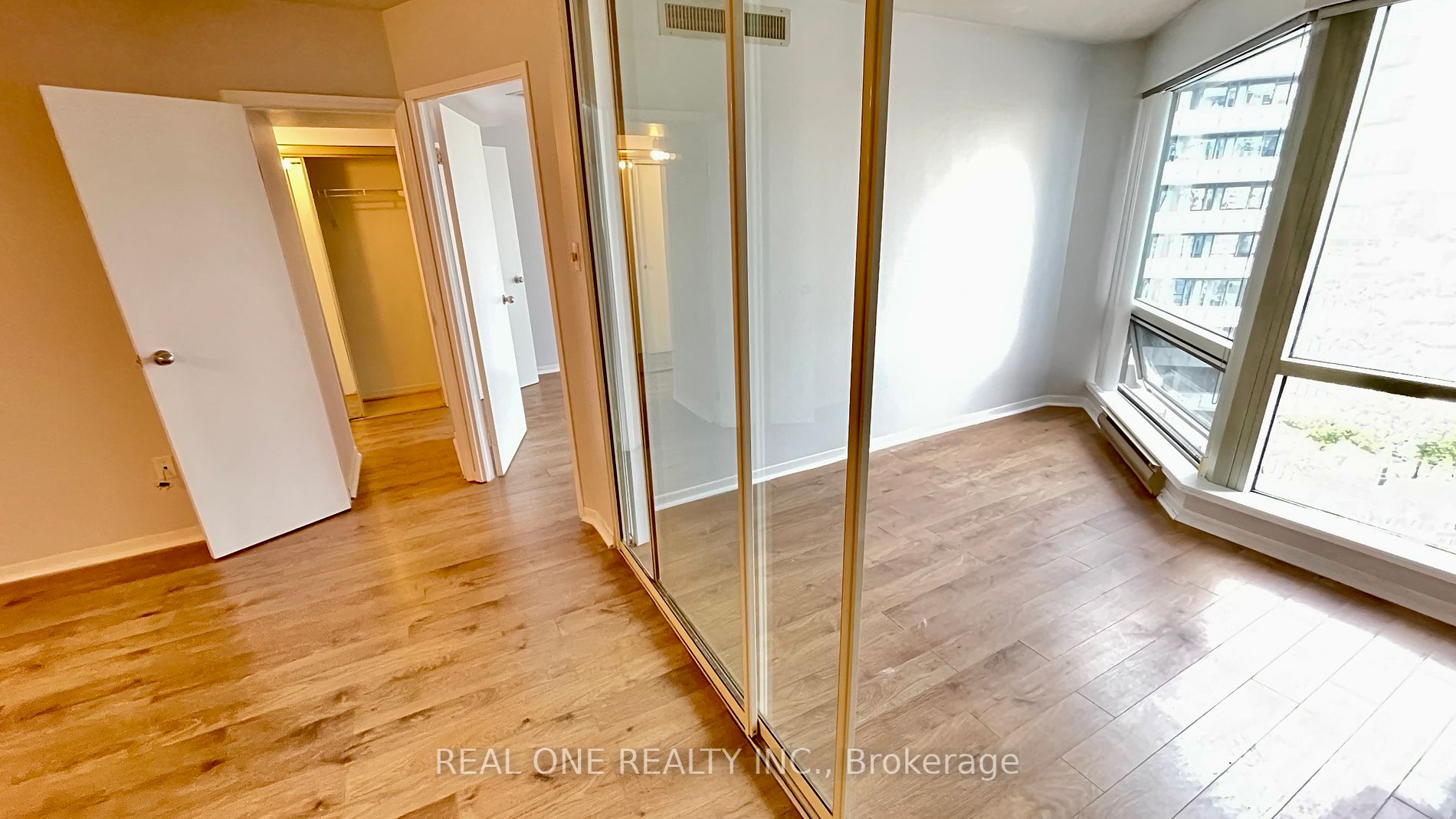 1001 Bay St, #2517