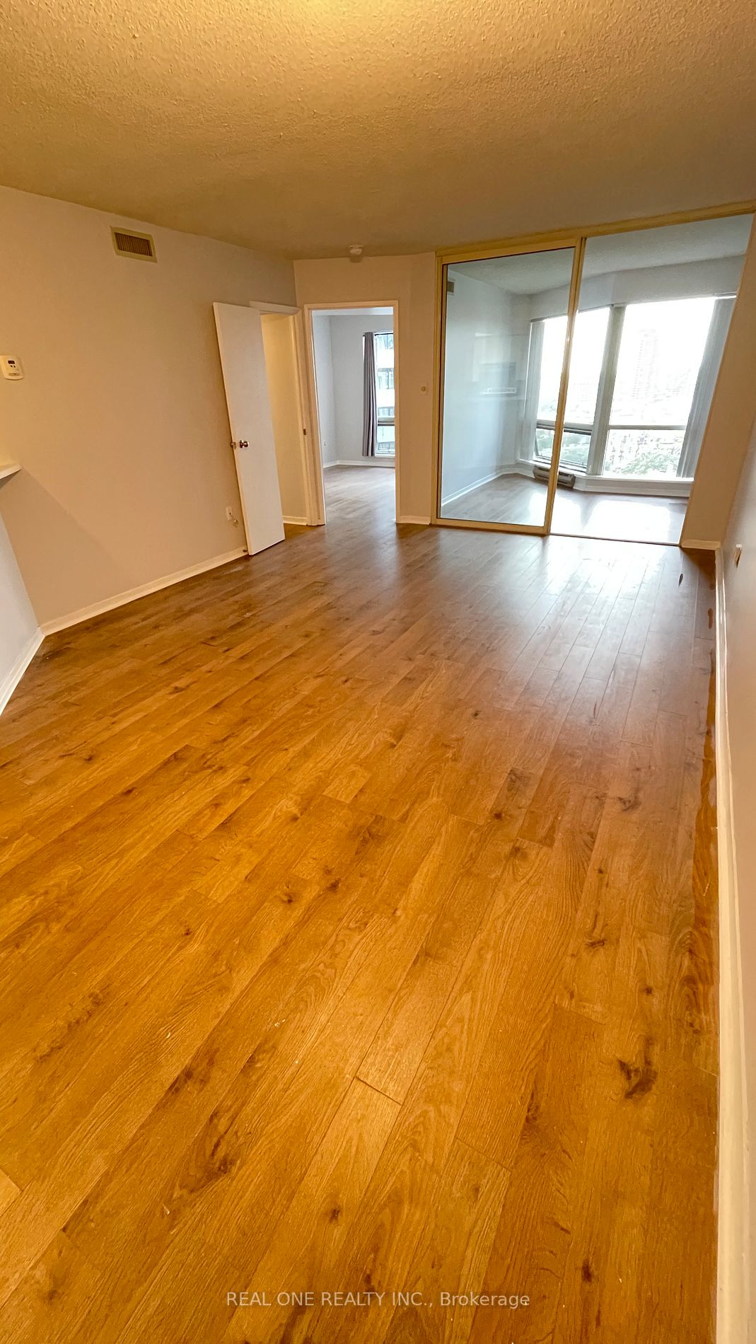 1001 Bay St, #2517