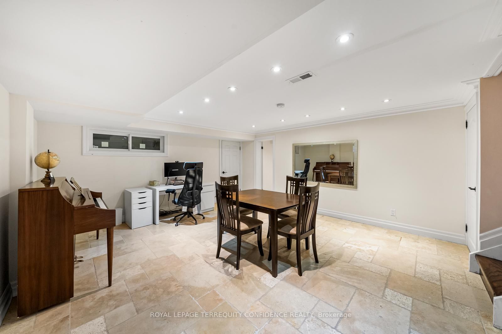 58 Burbank Dr