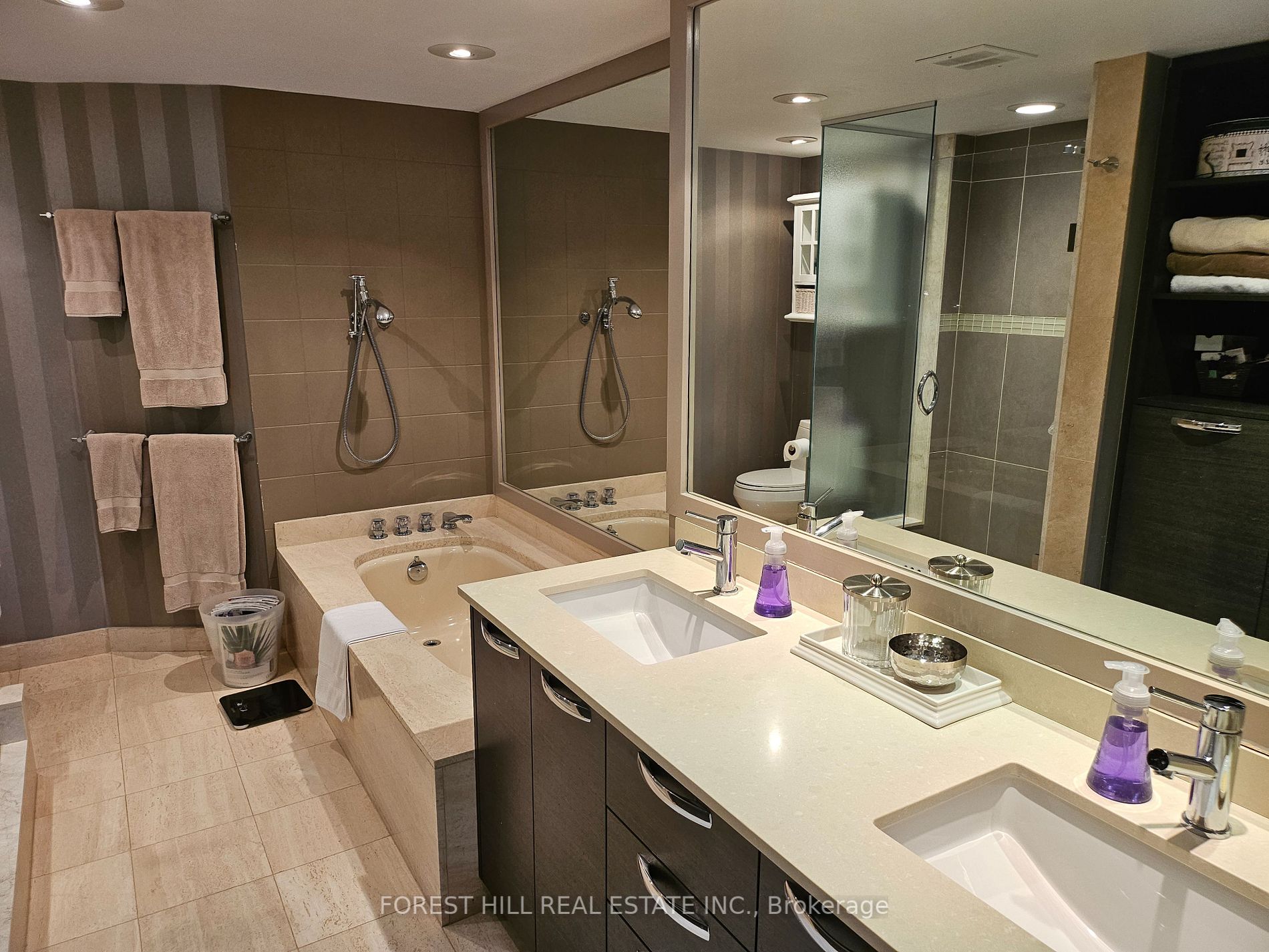 85 Skymark Dr, #1005