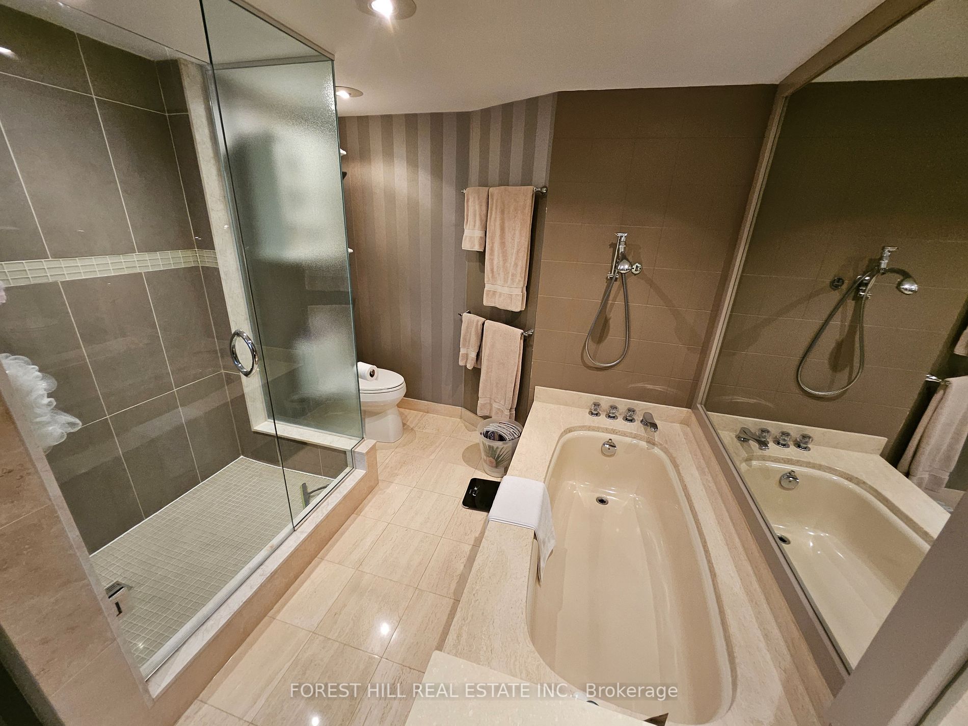 85 Skymark Dr, #1005