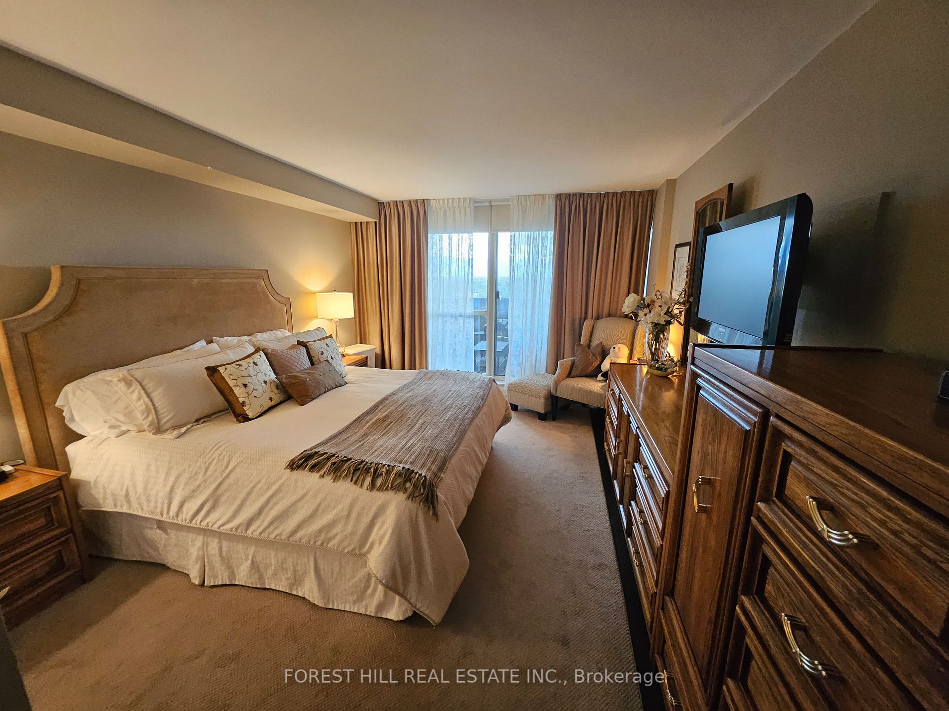 85 Skymark Dr, #1005