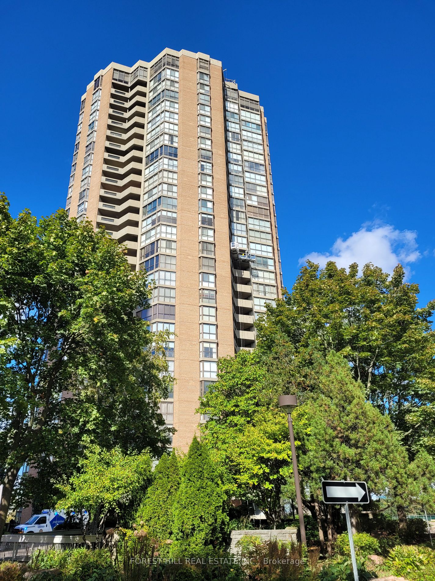 85 Skymark Dr, #1005