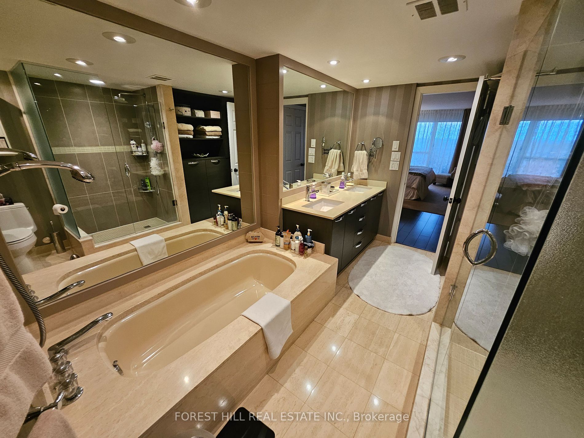 85 Skymark Dr, #1005