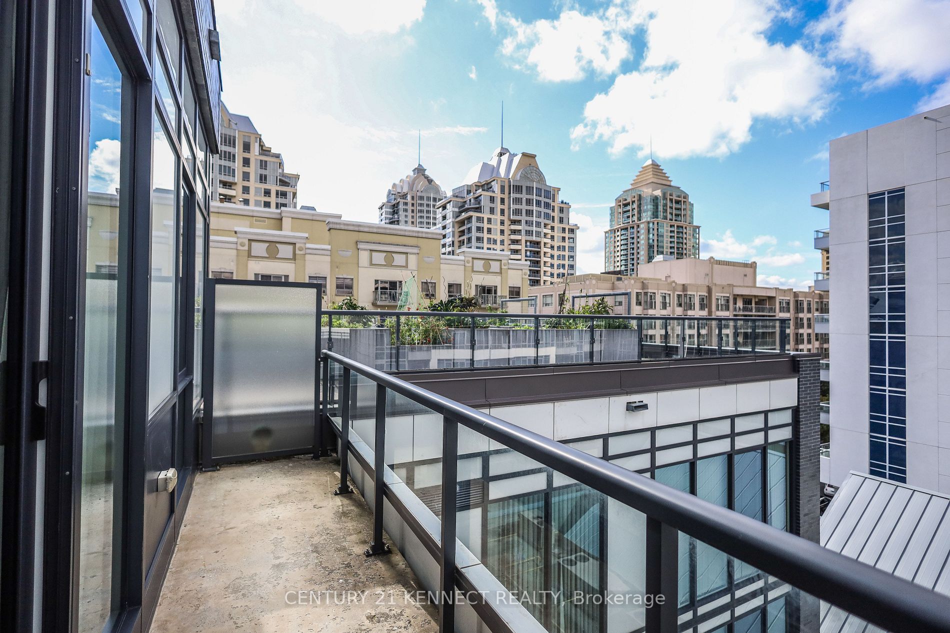 18 Rean Dr, #711