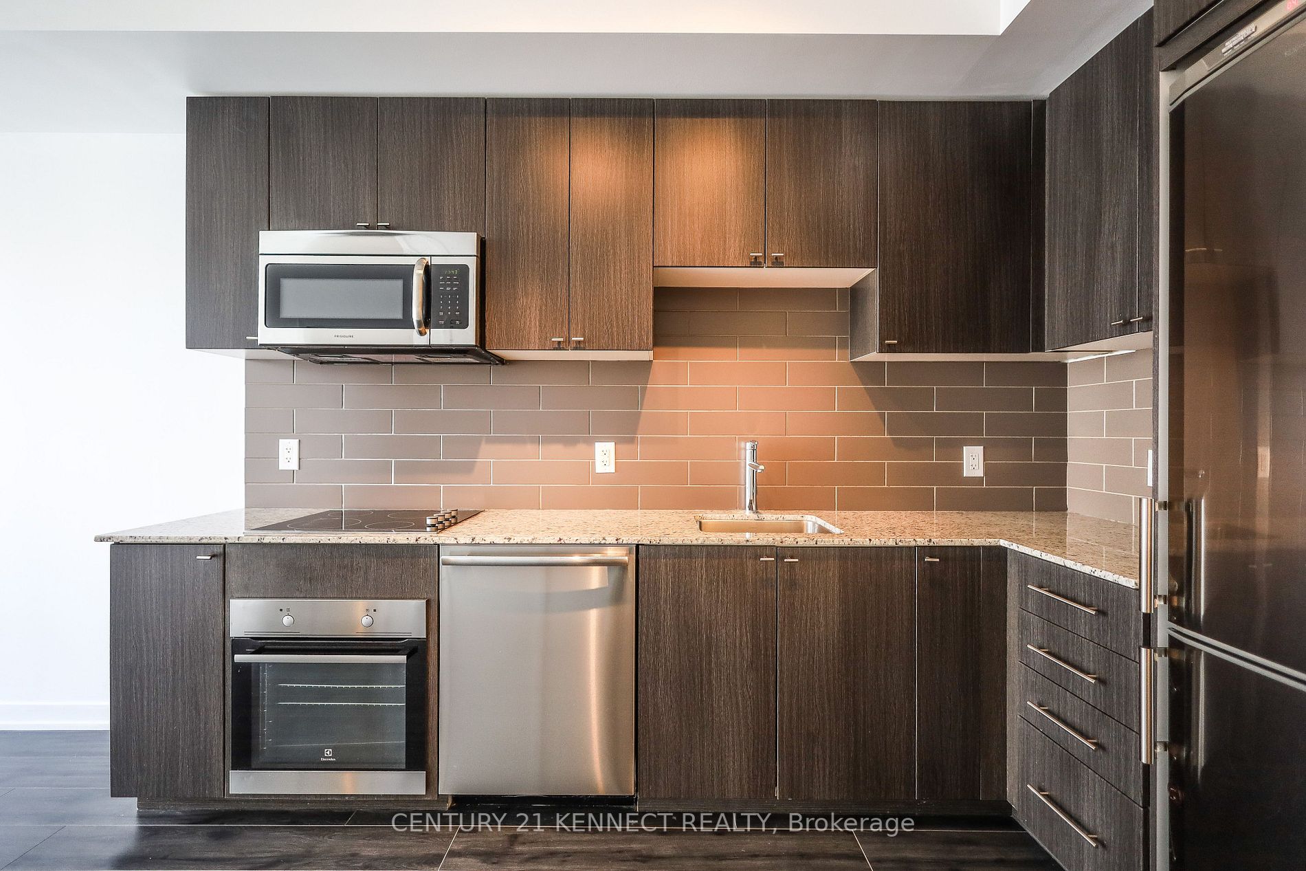 18 Rean Dr, #711