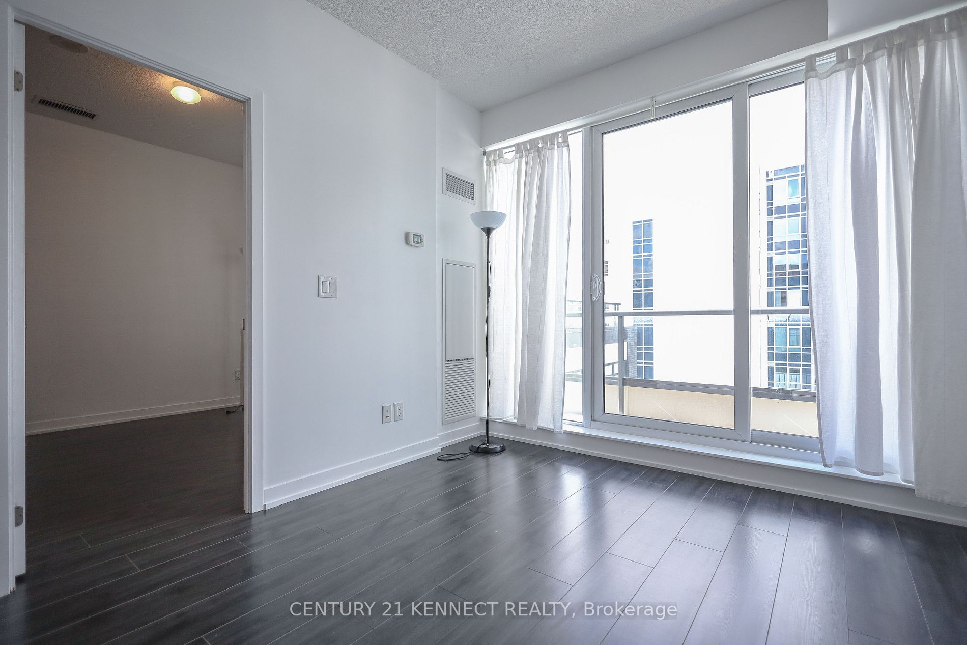 18 Rean Dr, #711