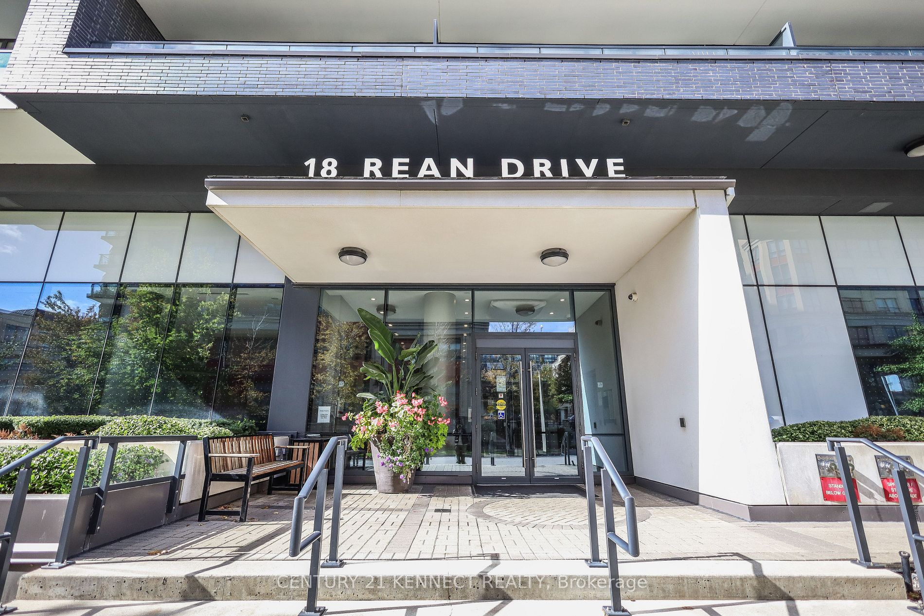 18 Rean Dr, #711