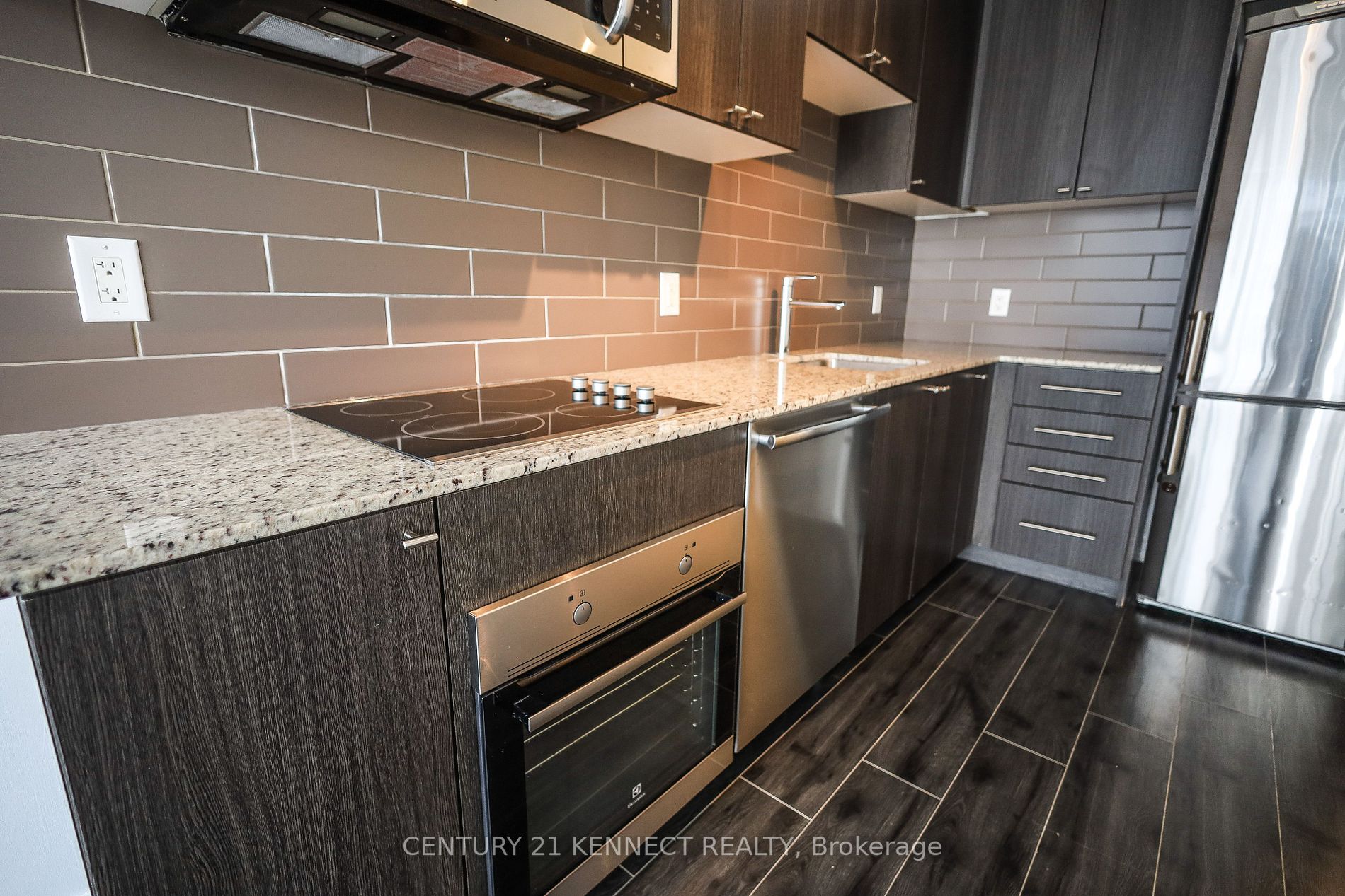 18 Rean Dr, #711