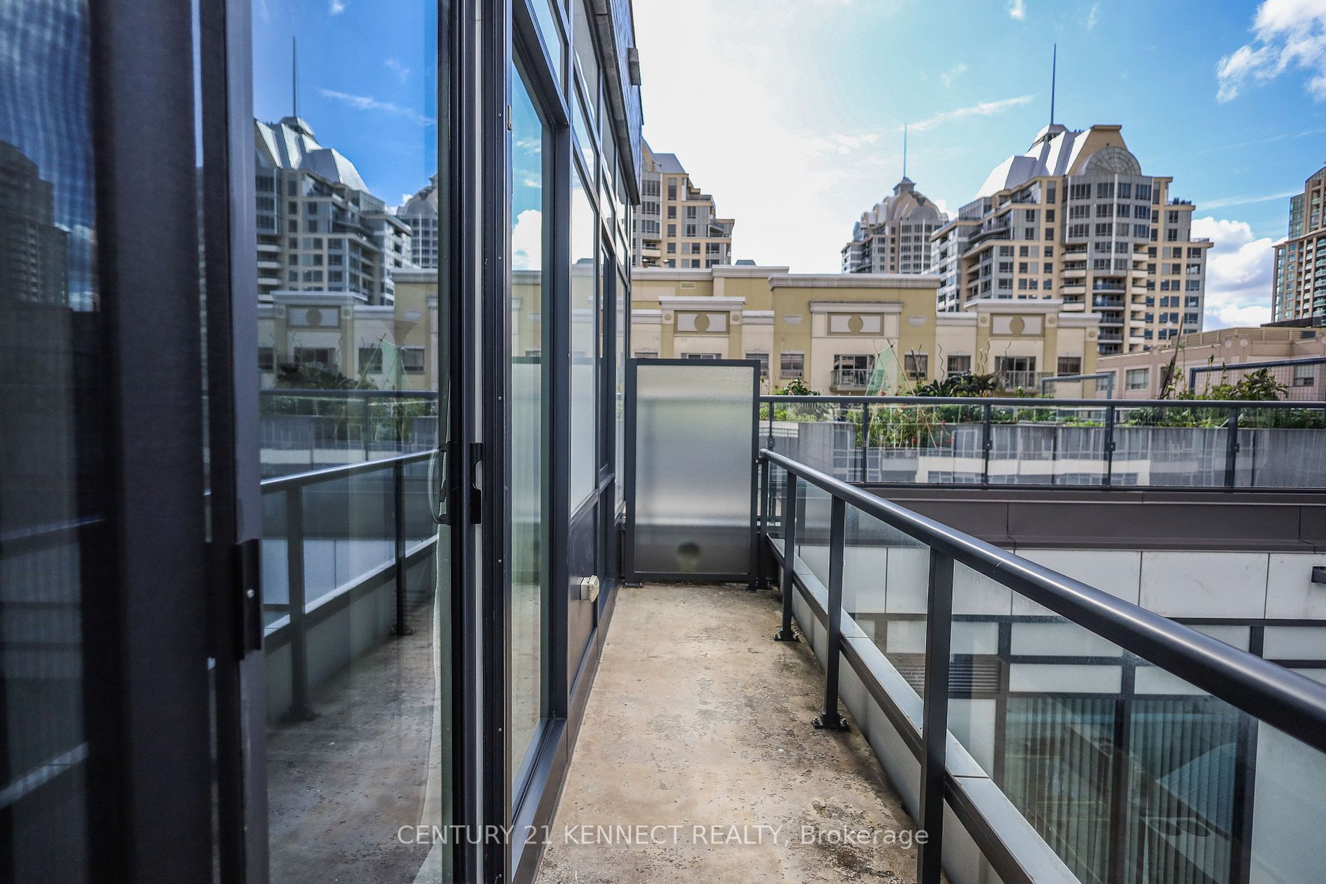 18 Rean Dr, #711
