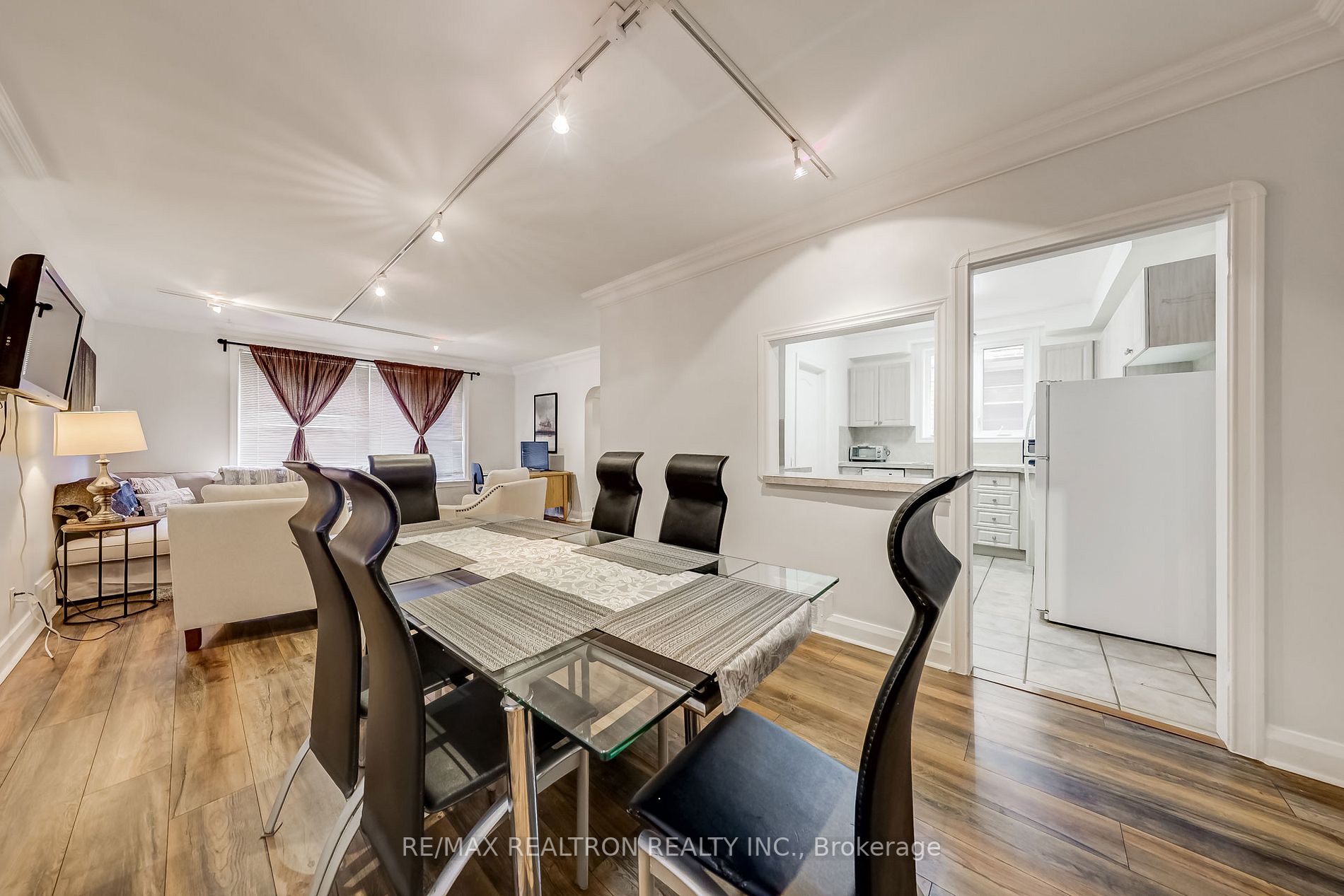1336 Avenue Rd, #Main