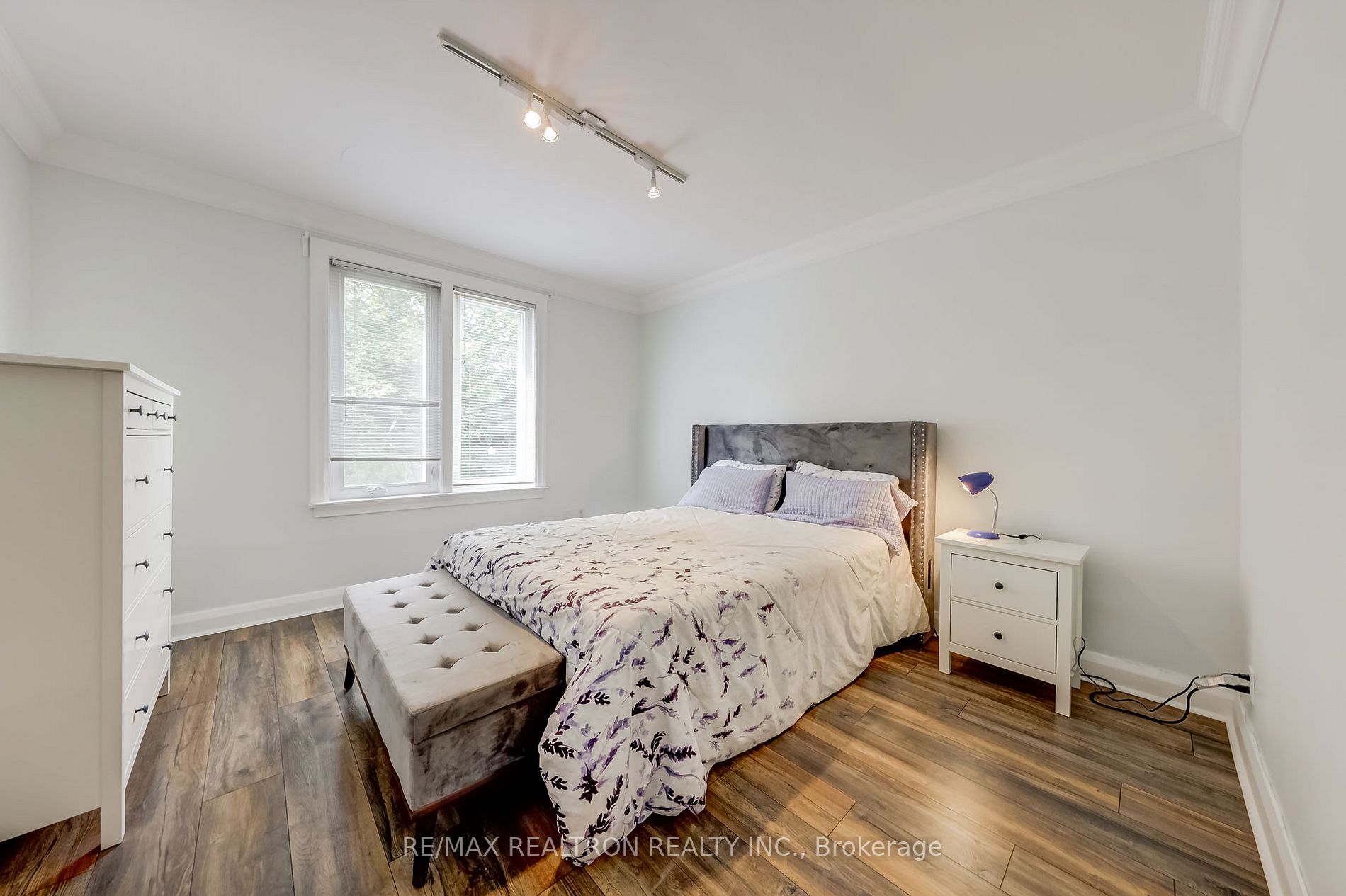 1336 Avenue Rd, #Main
