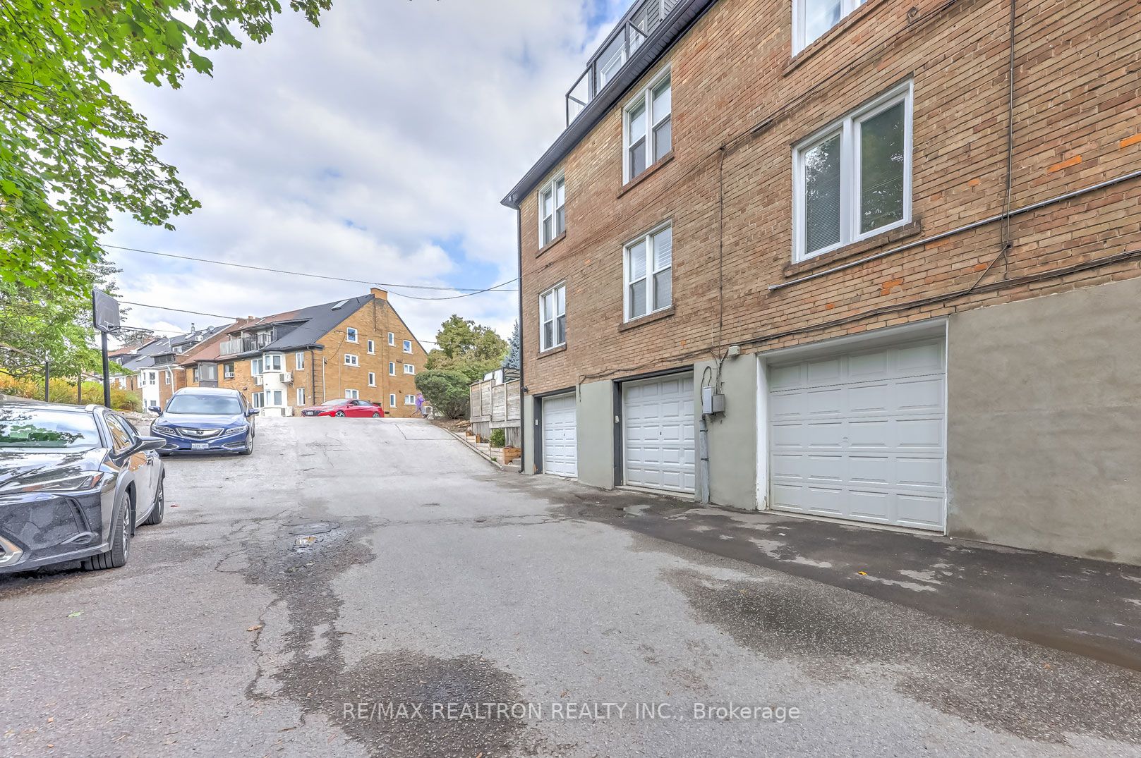 1336 Avenue Rd, #Main