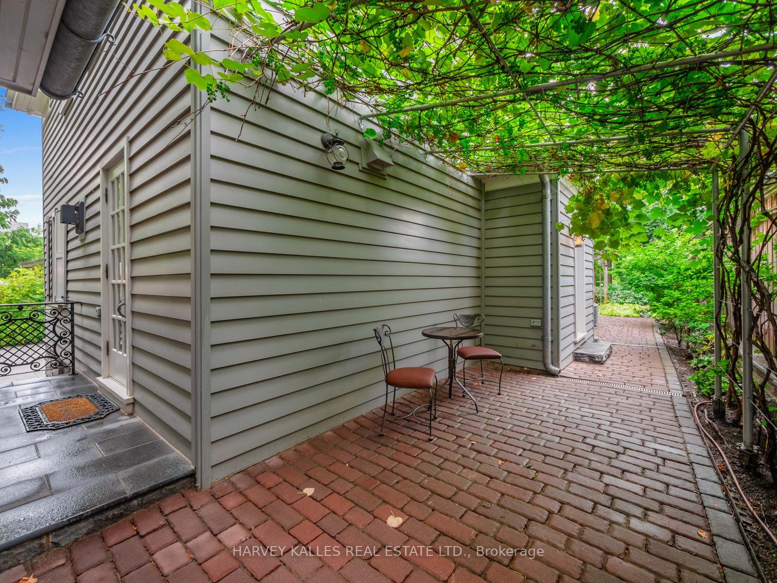 90 Burndale Ave