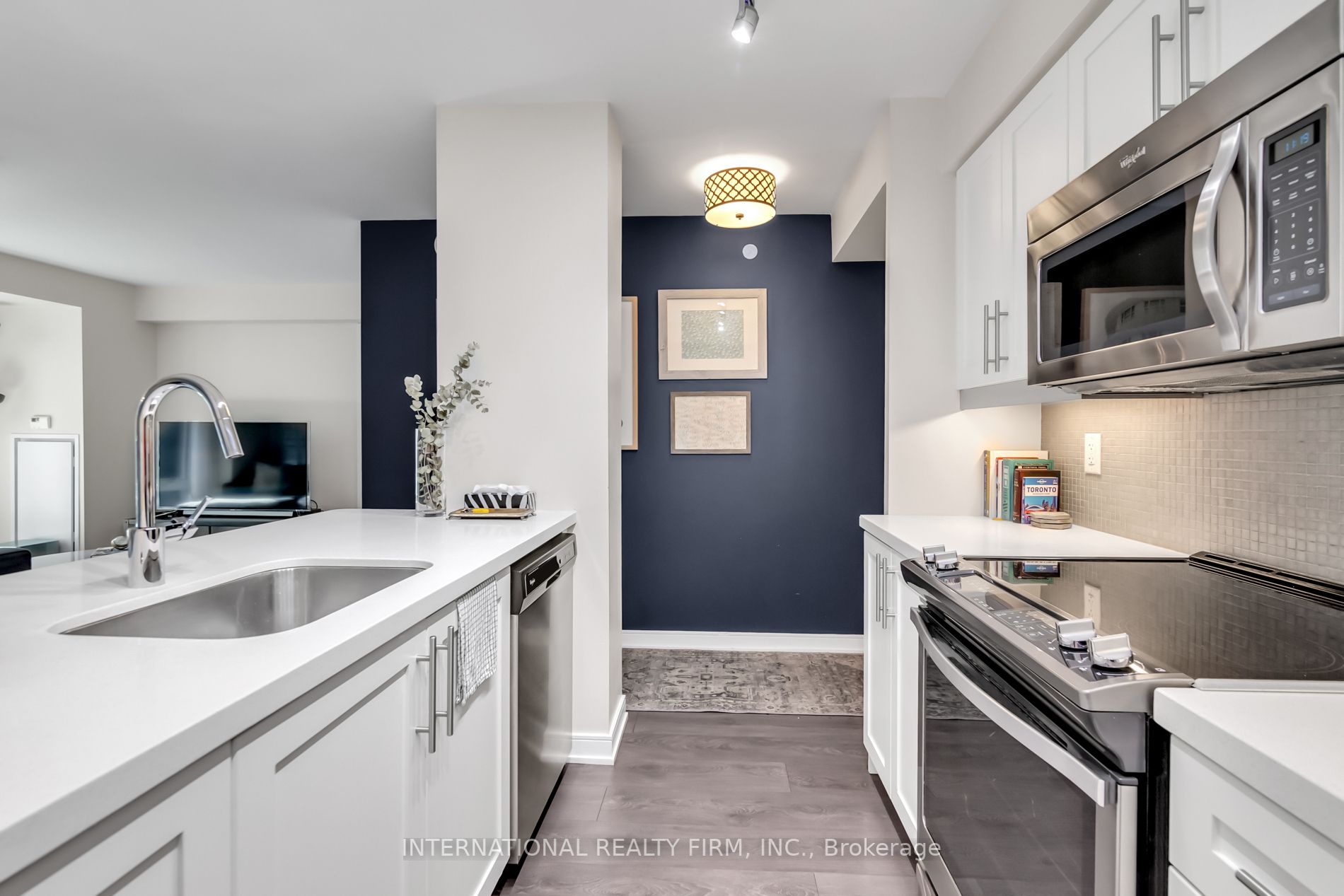 525 Adelaide St, #603