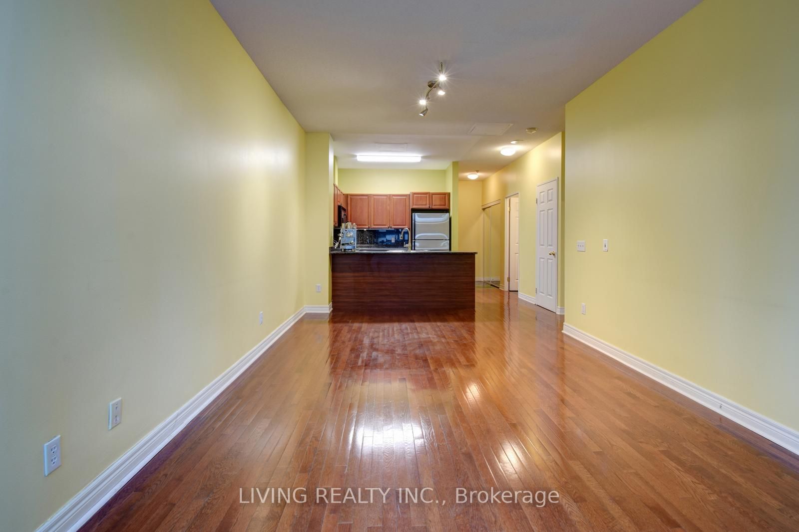 18 Parkview Ave, #207
