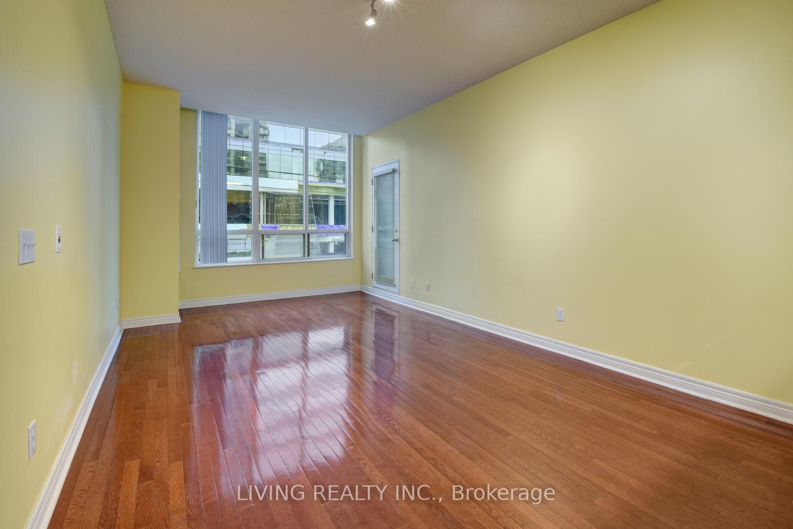 18 Parkview Ave, #207