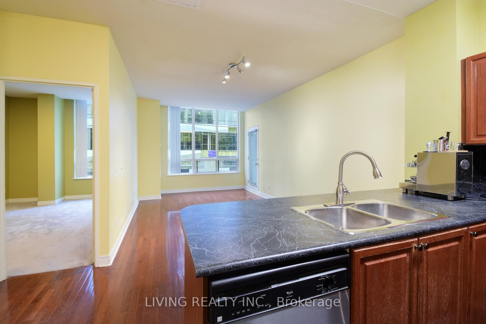 18 Parkview Ave, #207