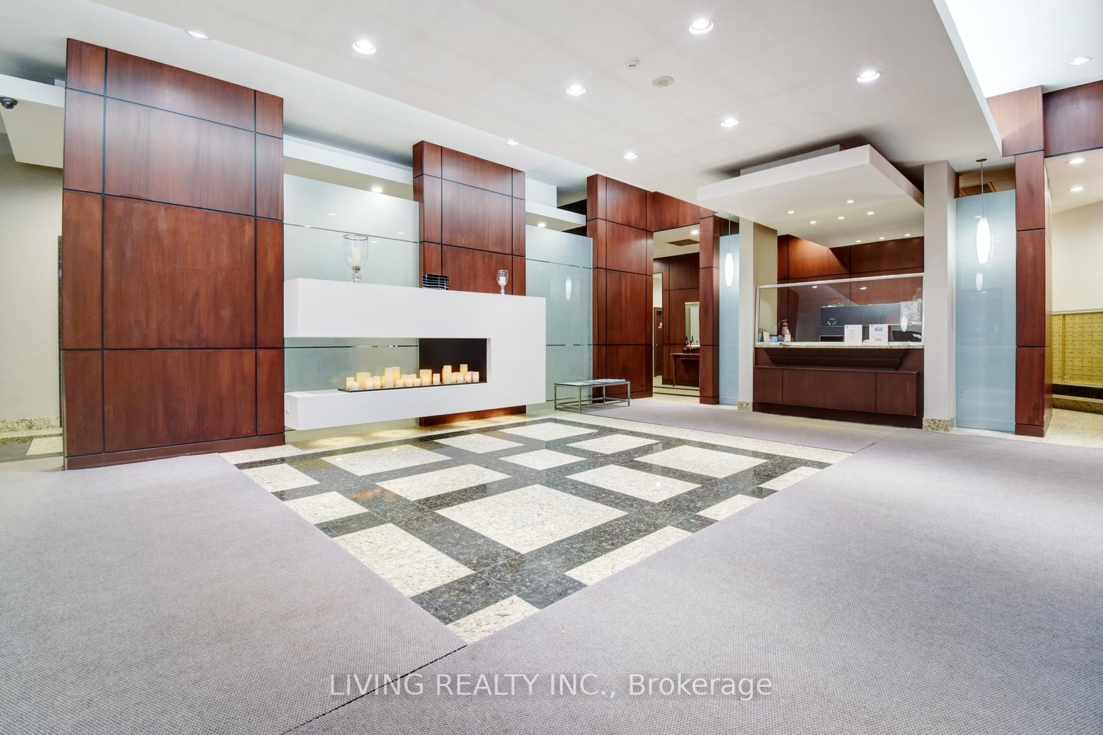 18 Parkview Ave, #207