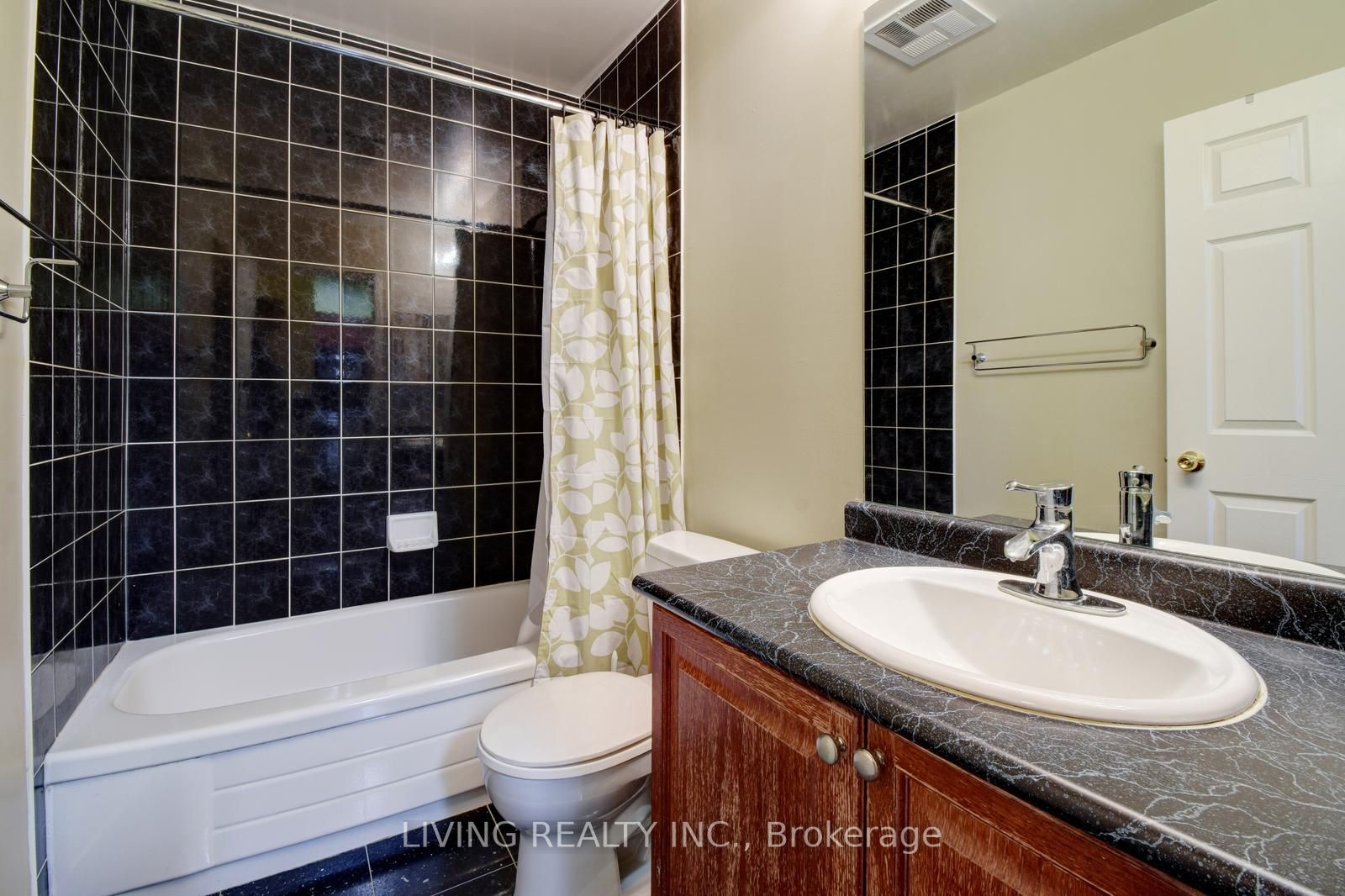 18 Parkview Ave, #207