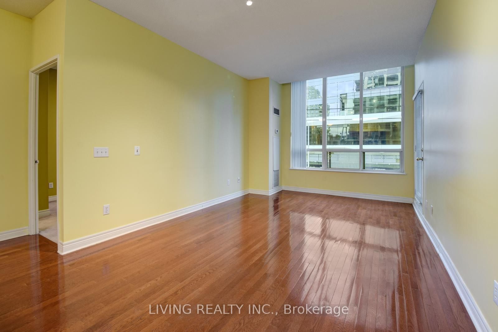 18 Parkview Ave, #207
